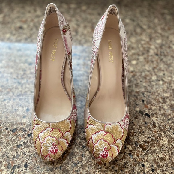Nine West Pumps - Picture 1 of 3
